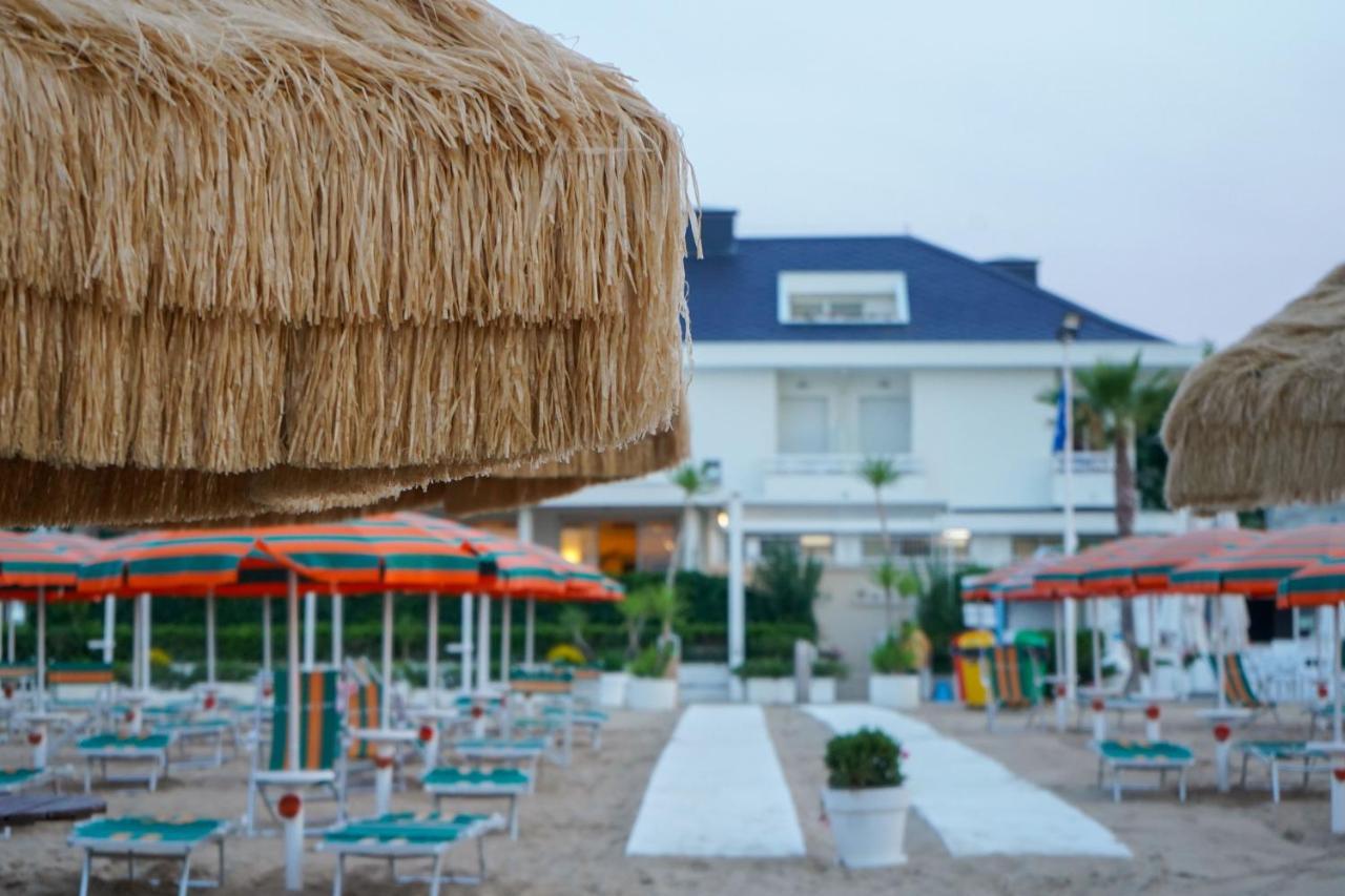 Albergo Punta De L'Est فرانكافيلا أل ماري المظهر الخارجي الصورة