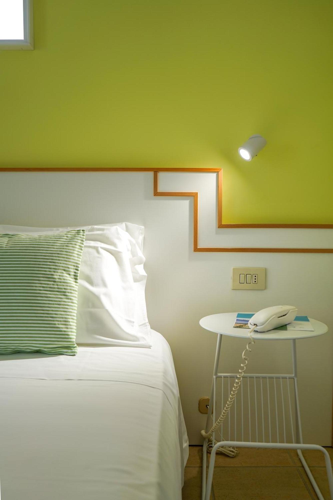 Albergo Punta De L'Est فرانكافيلا أل ماري المظهر الخارجي الصورة