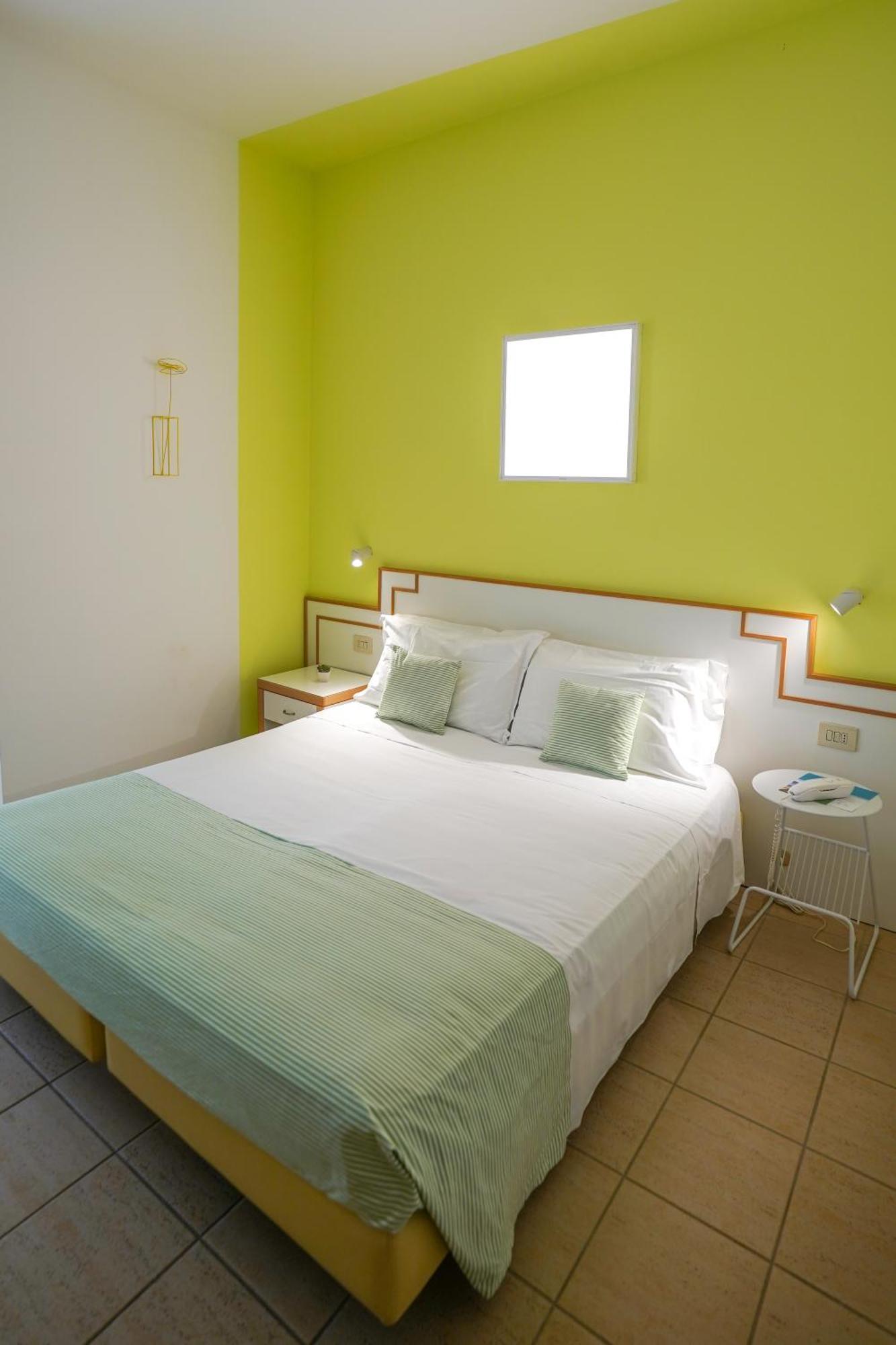 Albergo Punta De L'Est فرانكافيلا أل ماري المظهر الخارجي الصورة