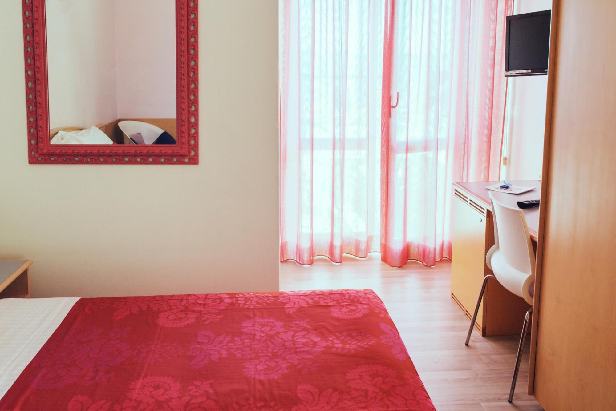 Albergo Punta De L'Est فرانكافيلا أل ماري المظهر الخارجي الصورة