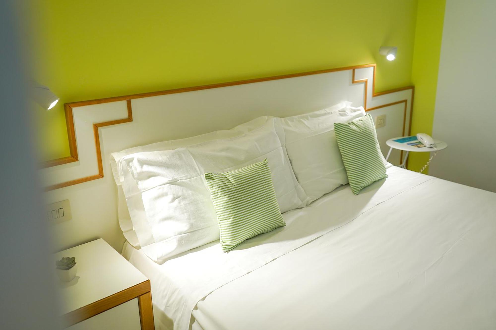 Albergo Punta De L'Est فرانكافيلا أل ماري المظهر الخارجي الصورة