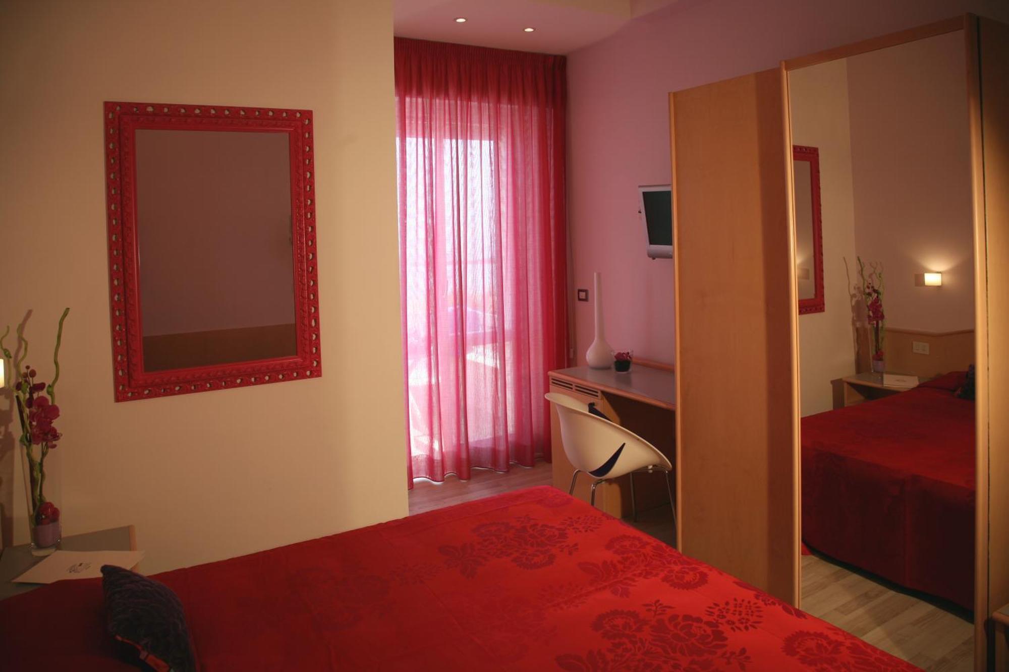 Albergo Punta De L'Est فرانكافيلا أل ماري المظهر الخارجي الصورة