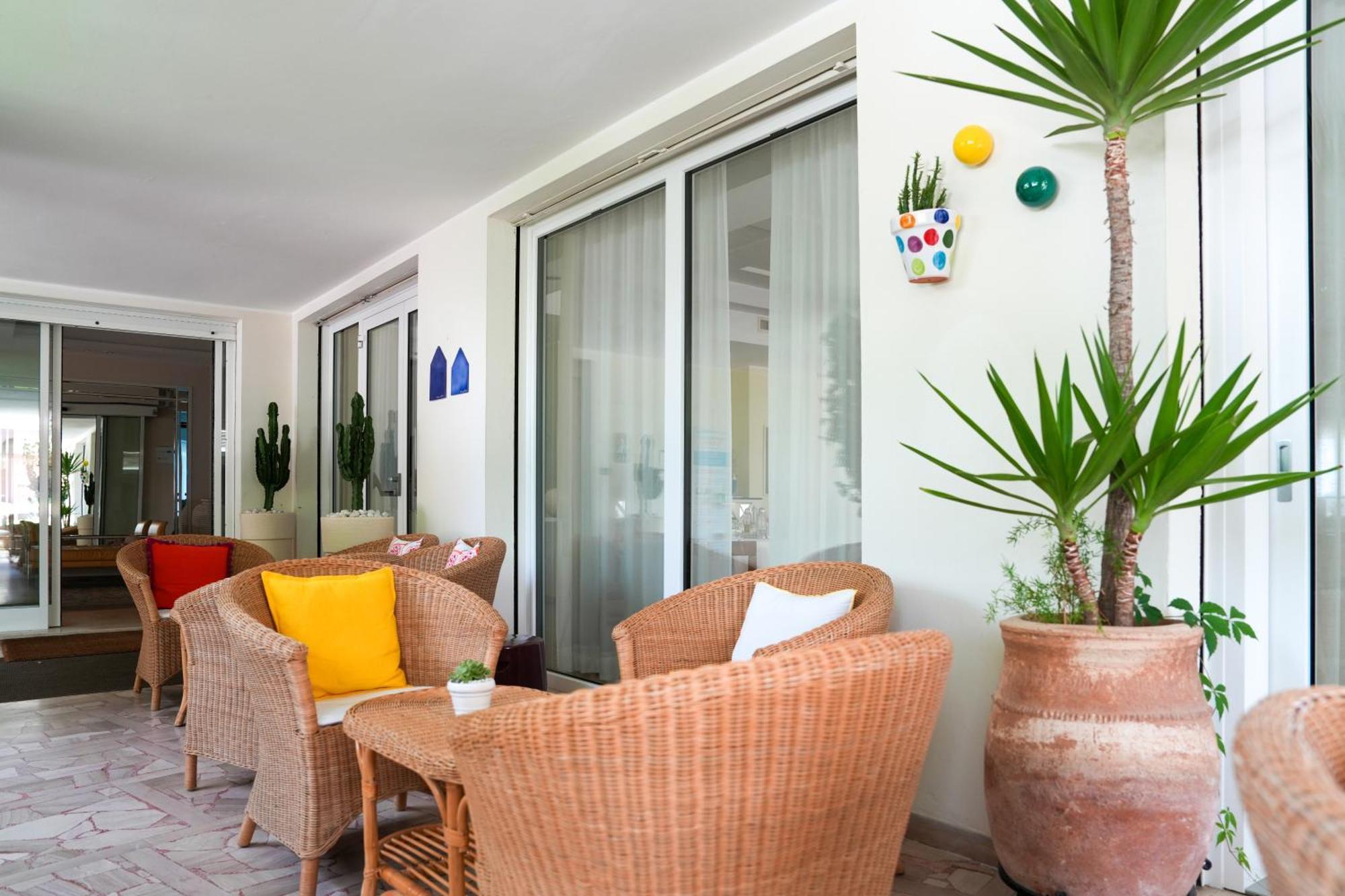 Albergo Punta De L'Est فرانكافيلا أل ماري المظهر الخارجي الصورة