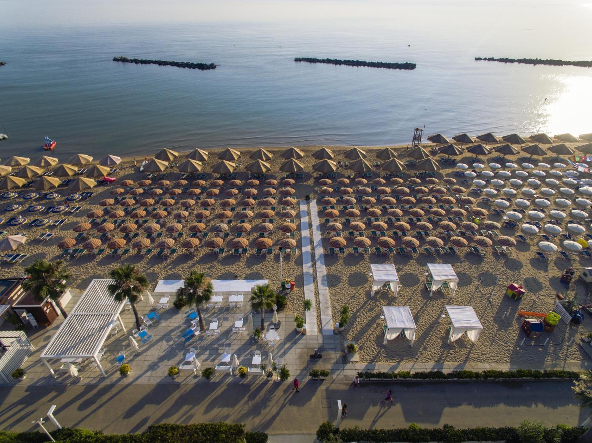 Albergo Punta De L'Est فرانكافيلا أل ماري المظهر الخارجي الصورة