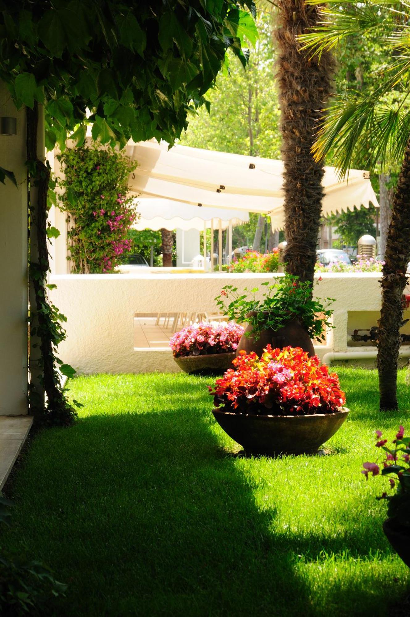 Albergo Punta De L'Est فرانكافيلا أل ماري المظهر الخارجي الصورة