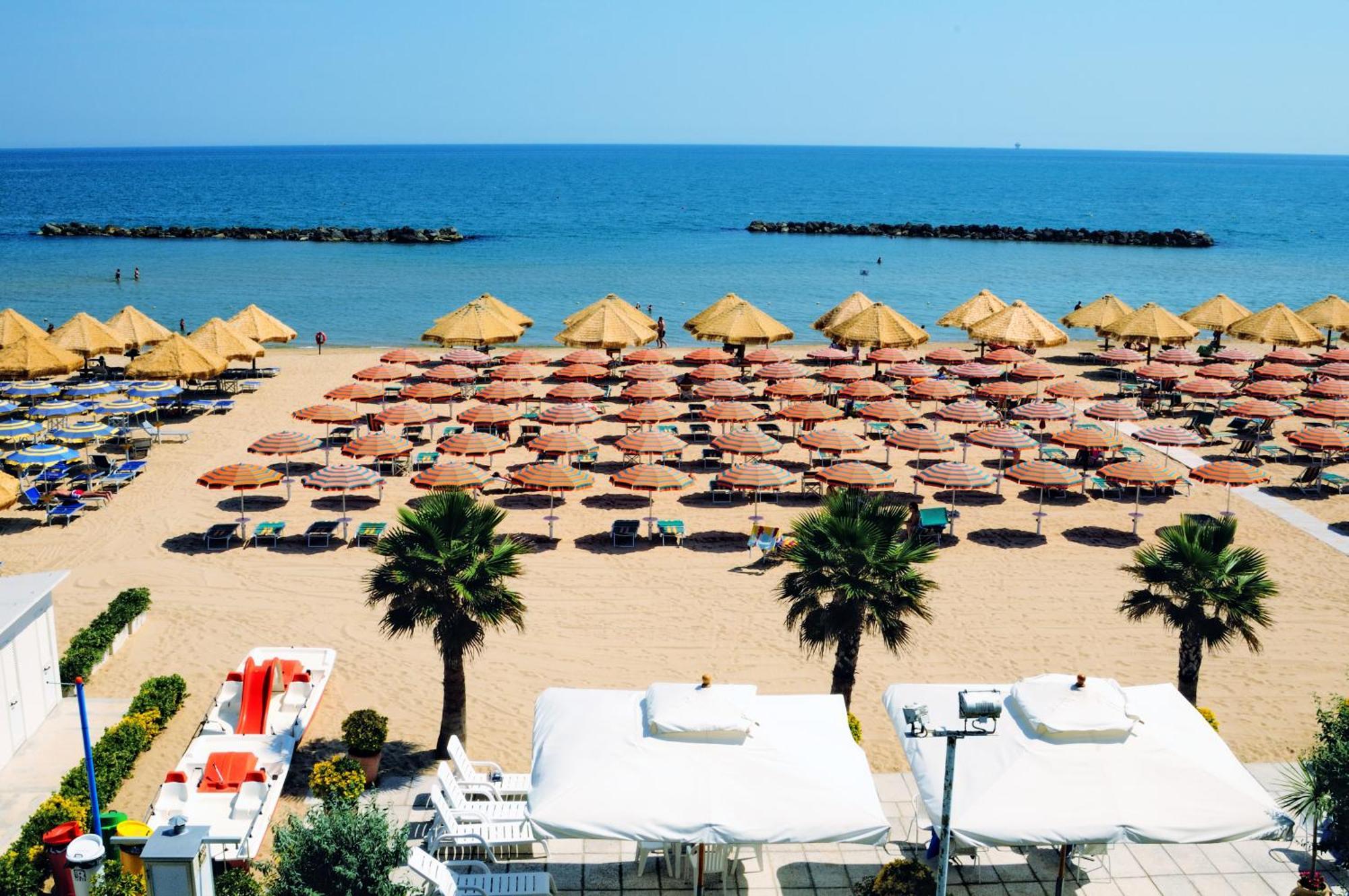 Albergo Punta De L'Est فرانكافيلا أل ماري المظهر الخارجي الصورة