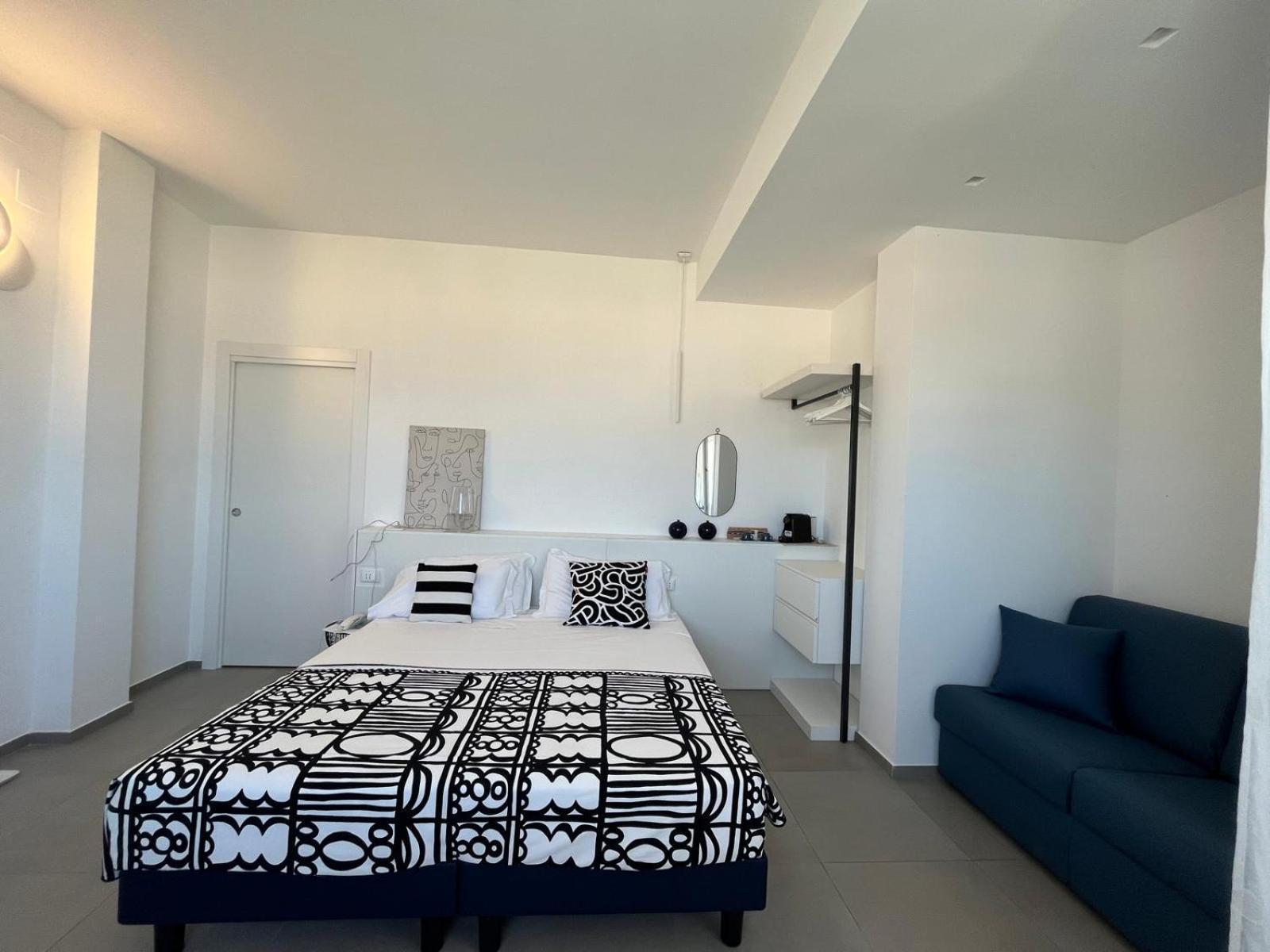Albergo Punta De L'Est فرانكافيلا أل ماري المظهر الخارجي الصورة