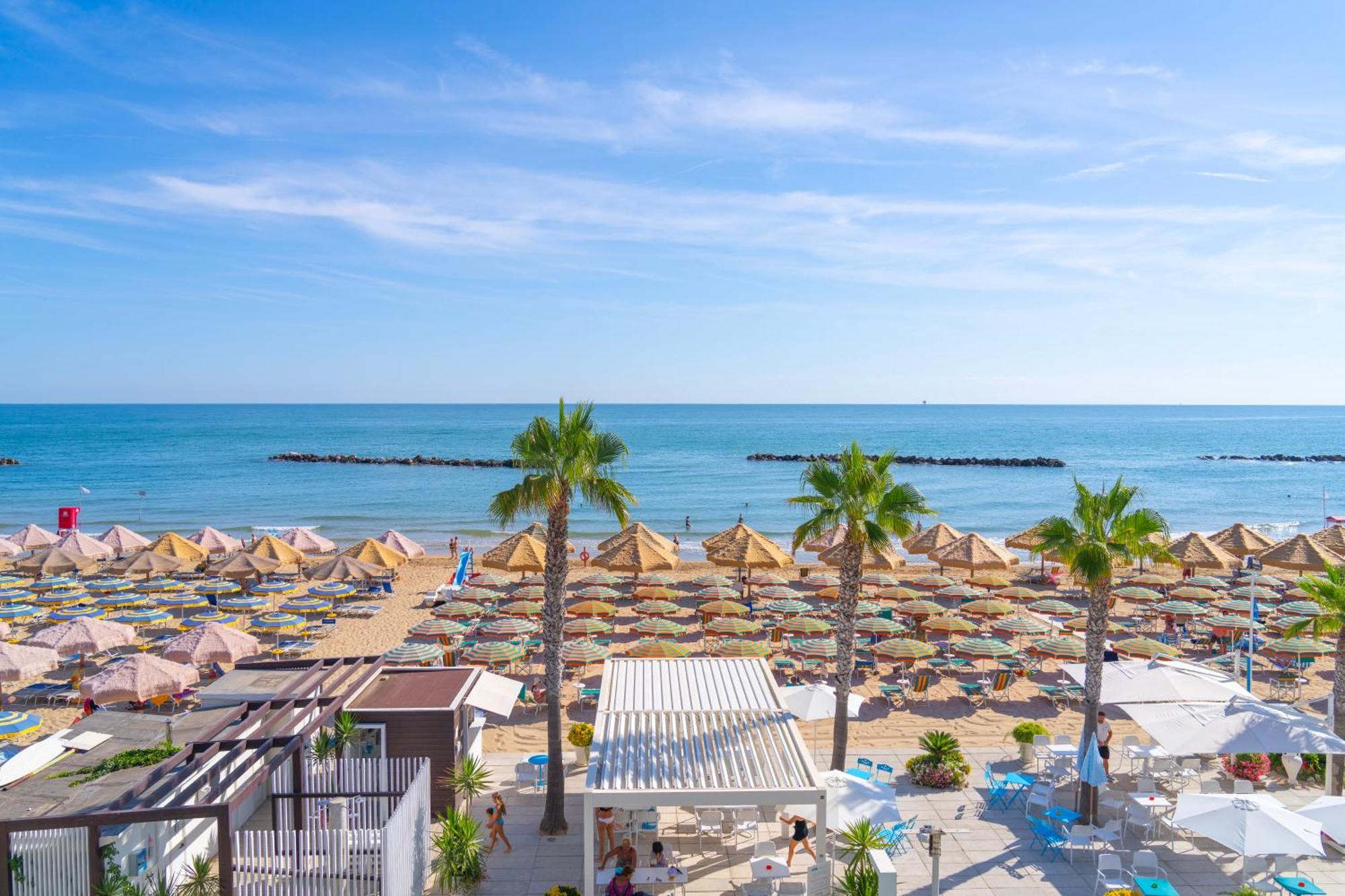Albergo Punta De L'Est فرانكافيلا أل ماري المظهر الخارجي الصورة