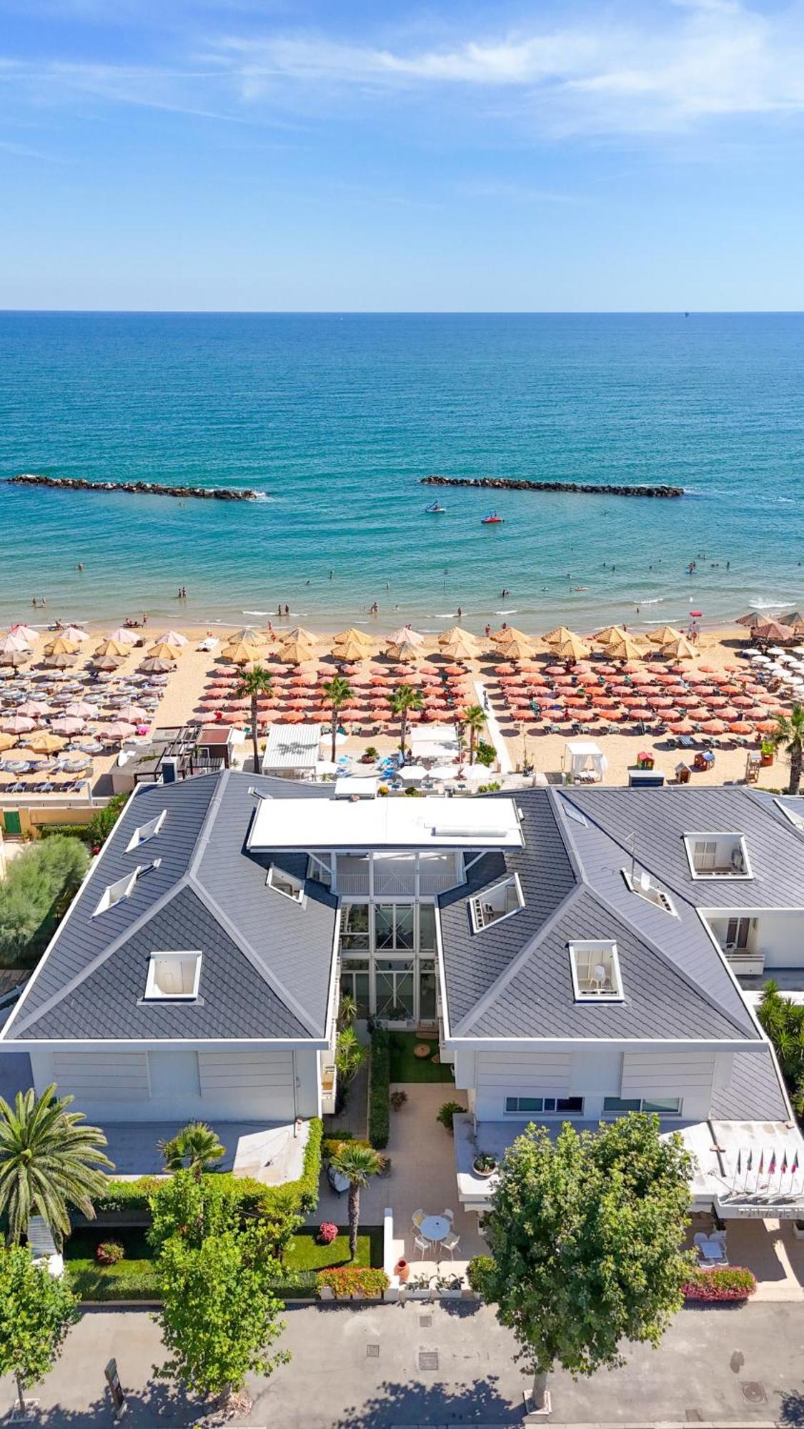 Albergo Punta De L'Est فرانكافيلا أل ماري المظهر الخارجي الصورة