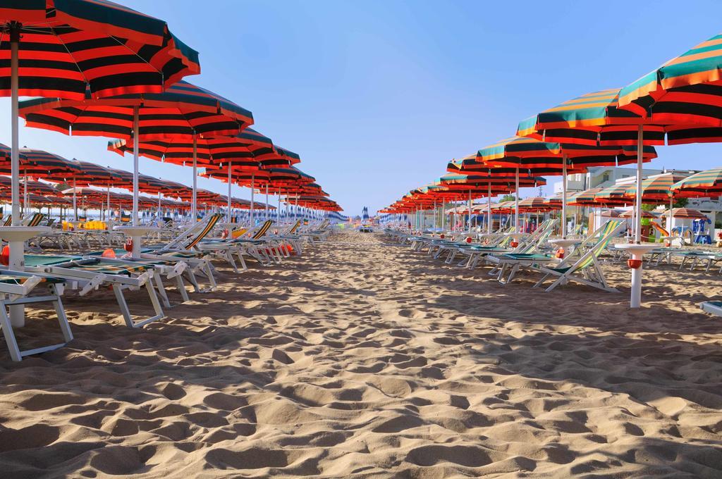 Albergo Punta De L'Est فرانكافيلا أل ماري المظهر الخارجي الصورة