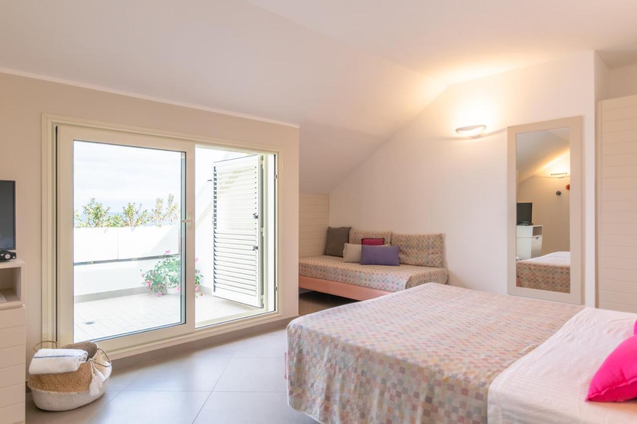 Albergo Punta De L'Est فرانكافيلا أل ماري المظهر الخارجي الصورة