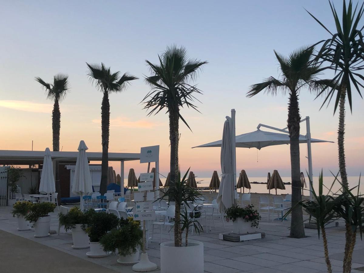 Albergo Punta De L'Est فرانكافيلا أل ماري المظهر الخارجي الصورة